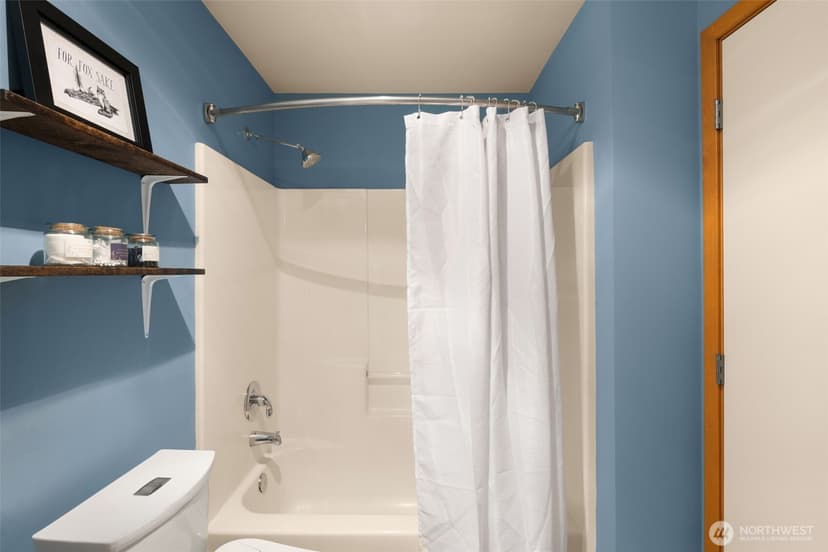 Property photo for 4020 Aurora Avenue N #411, Seattle photo 19