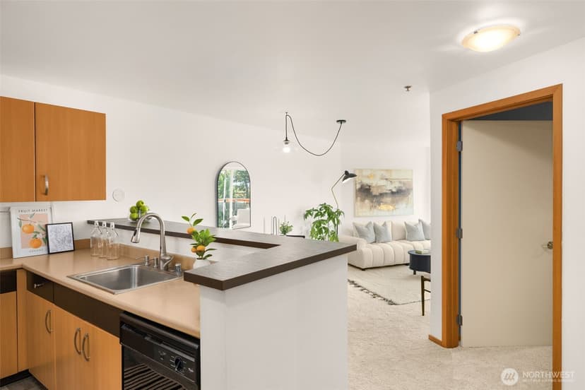 Property photo for 4020 Aurora Avenue N #411, Seattle photo 15