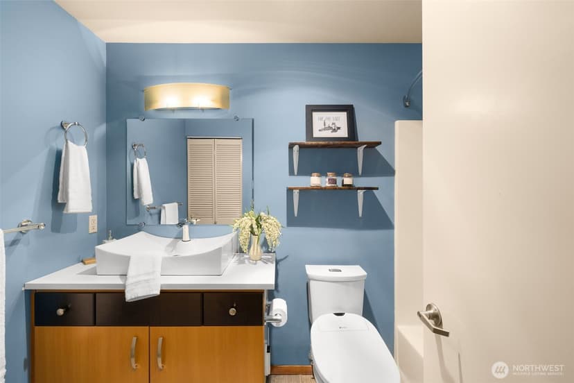 Property photo for 4020 Aurora Avenue N #411, Seattle photo 18