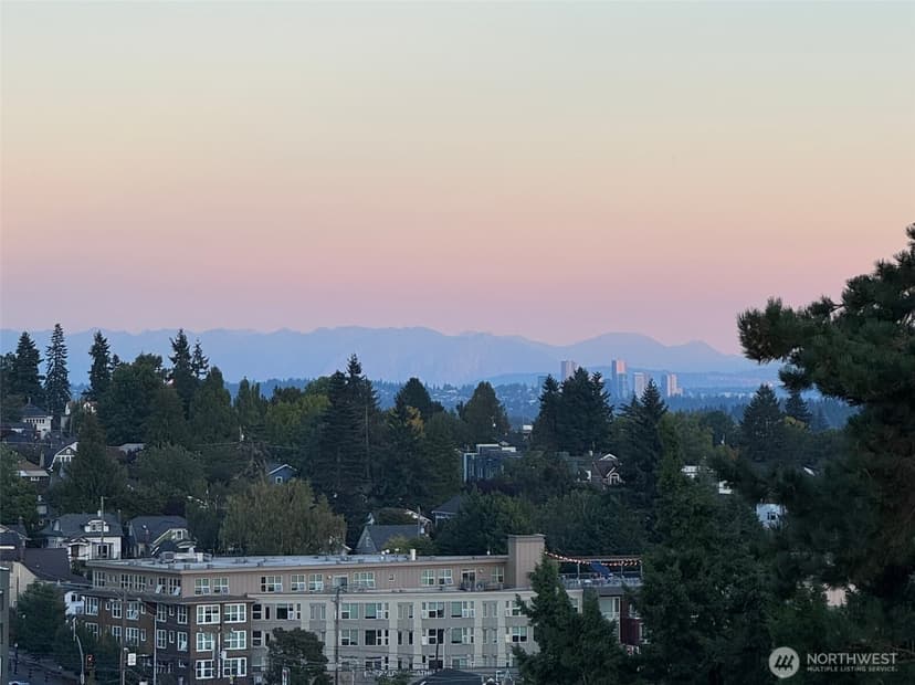 Property photo for 4020 Aurora Avenue N #411, Seattle photo 9