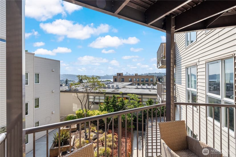 Property photo for 4020 Aurora Avenue N #302, Seattle photo 19