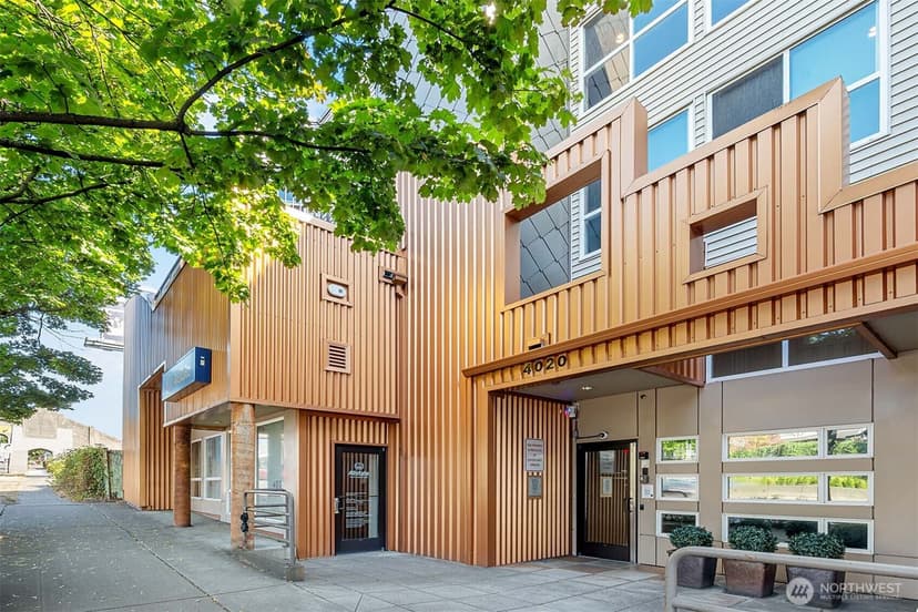 Property photo for 4020 Aurora Avenue N #302, Seattle photo 2