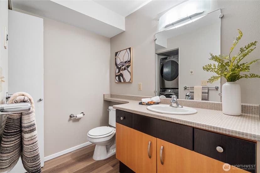 Property photo for 4020 Aurora Avenue N #302, Seattle photo 15