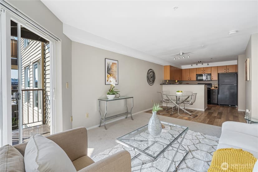 Property photo for 4020 Aurora Avenue N #302, Seattle photo 7