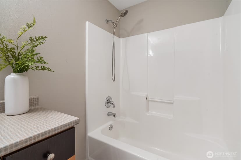 Property photo for 4020 Aurora Avenue N #302, Seattle photo 16