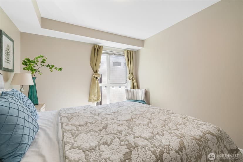 Property photo for 4020 Aurora Avenue N #302, Seattle photo 14