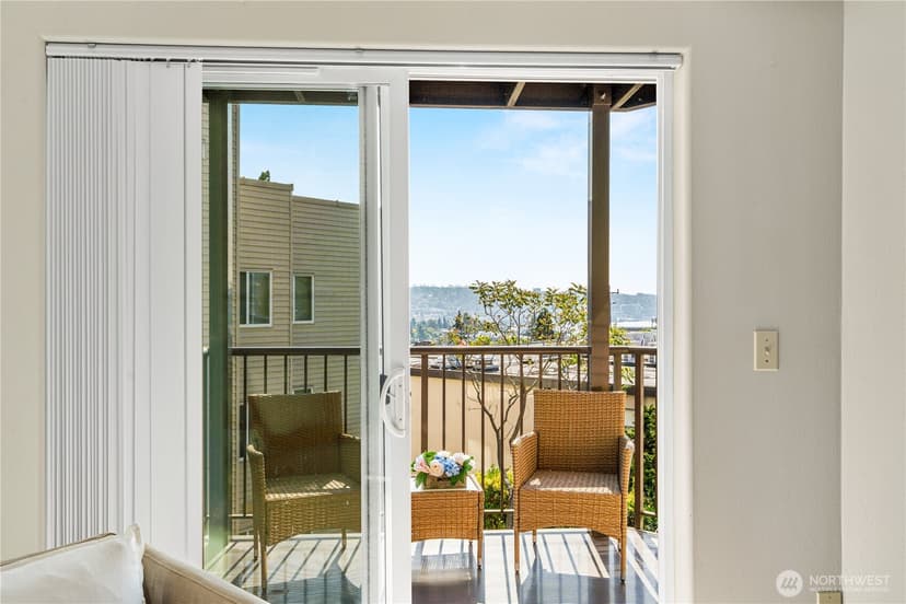 Property photo for 4020 Aurora Avenue N #302, Seattle photo 18