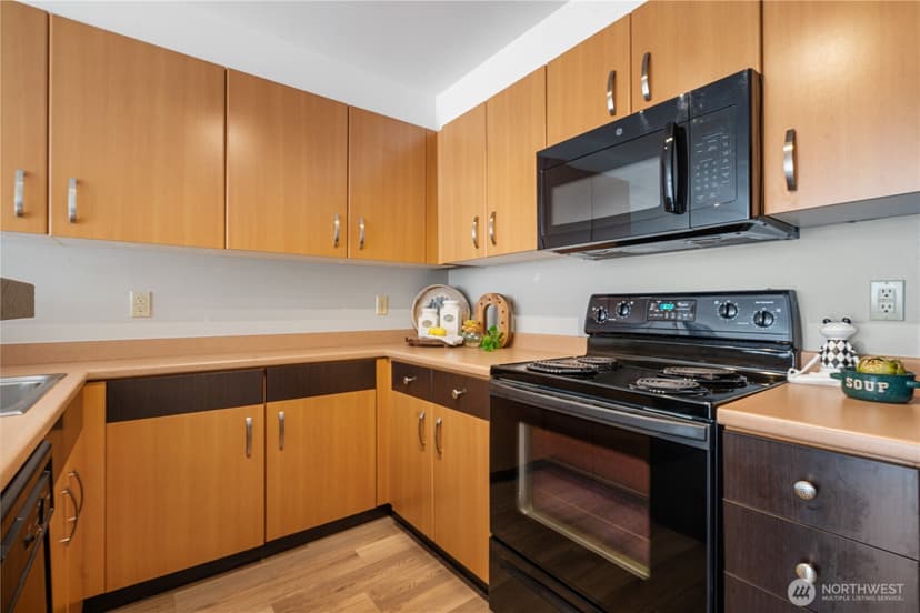 Property photo for 4020 Aurora Avenue N #302, Seattle photo 10