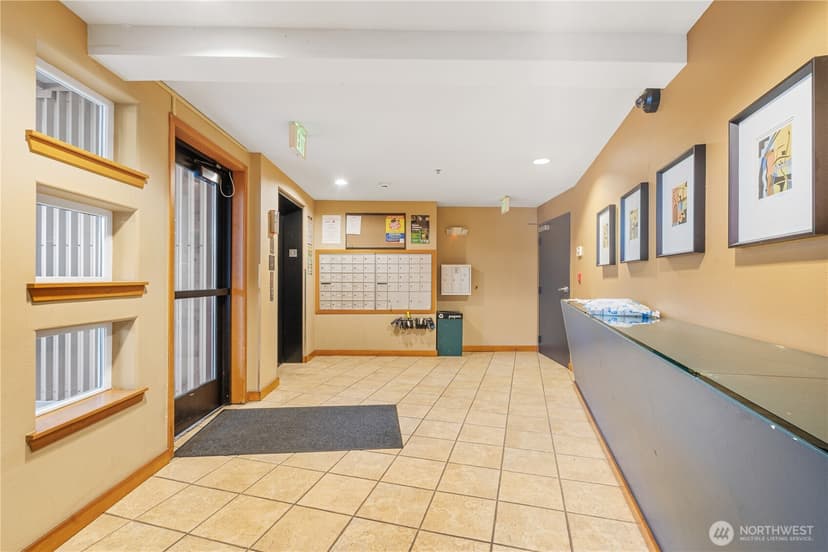 Property photo for 4020 Aurora Avenue N #302, Seattle photo 24