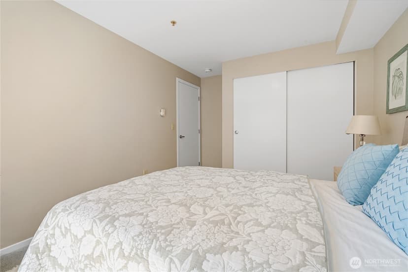 Property photo for 4020 Aurora Avenue N #302, Seattle photo 17