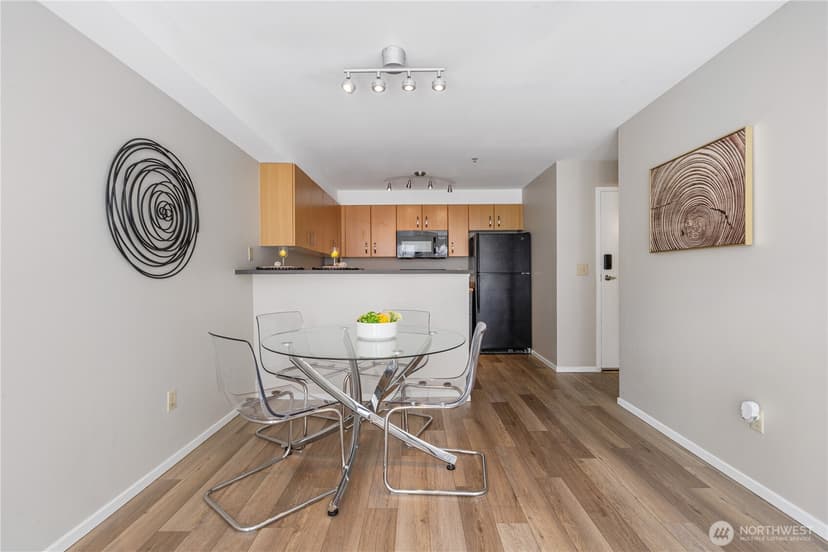 Property photo for 4020 Aurora Avenue N #302, Seattle photo 8