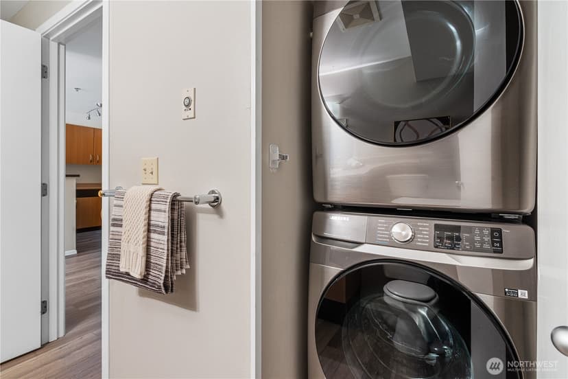 Property photo for 4020 Aurora Avenue N #302, Seattle photo 12