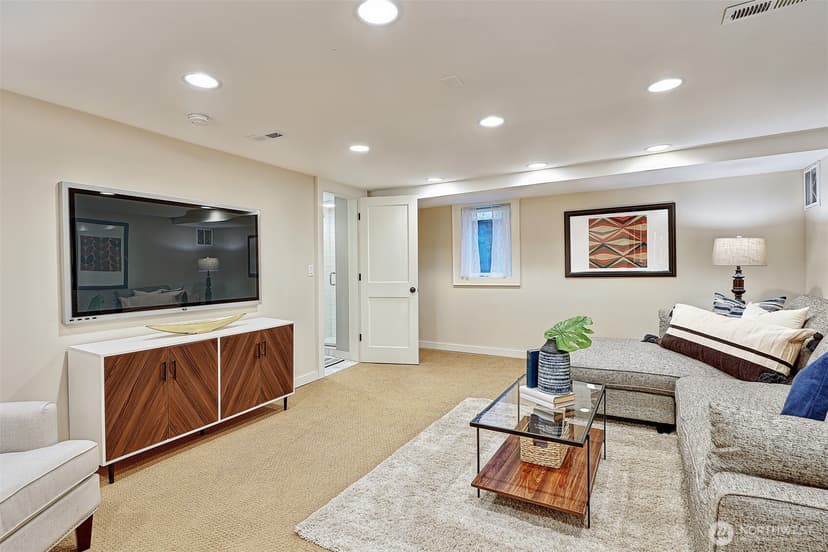Property photo for 1610 3rd Avenue N, Seattle photo 31