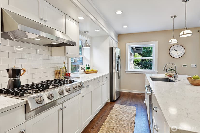Property photo for 1610 3rd Avenue N, Seattle photo 9