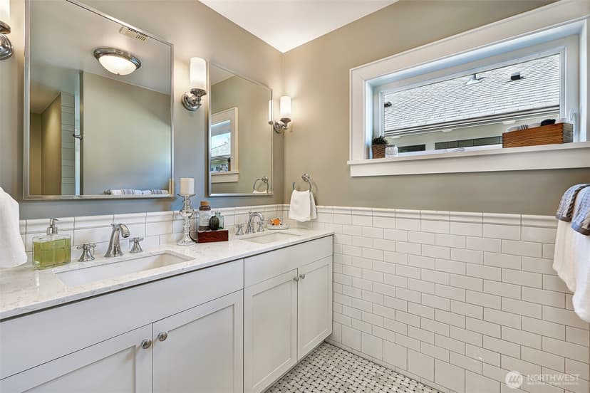 Property photo for 1610 3rd Avenue N, Seattle photo 22