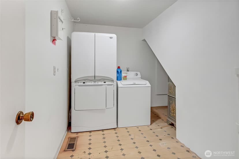 Property photo for 7902 Onyx Court SW, Lakewood photo 13