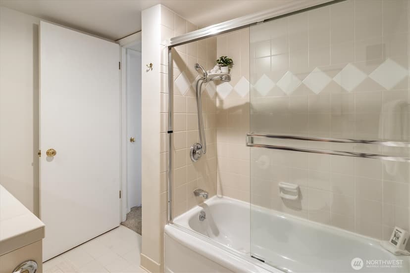 Property photo for 2040 43rd Avenue E #402, Seattle photo 20