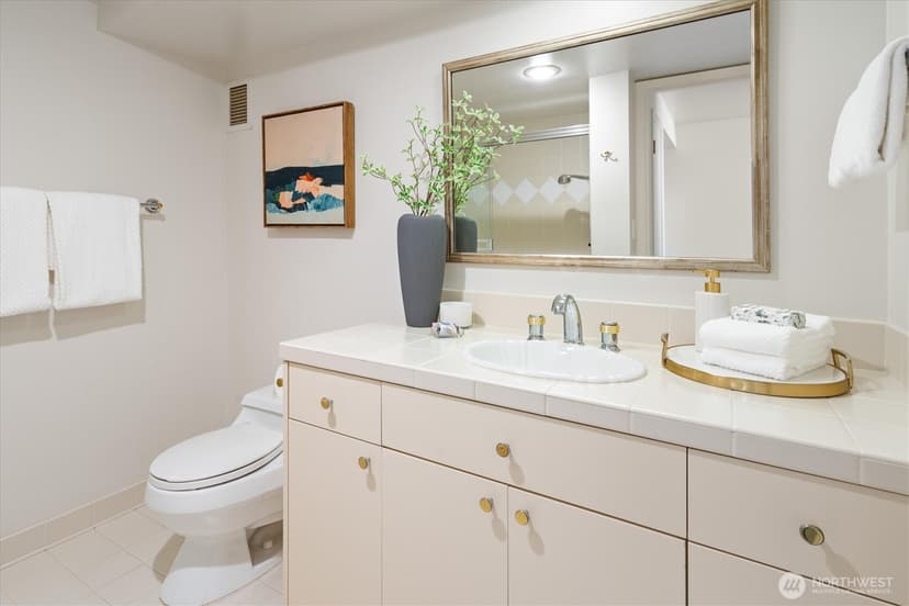 Property photo for 2040 43rd Avenue E #402, Seattle photo 19