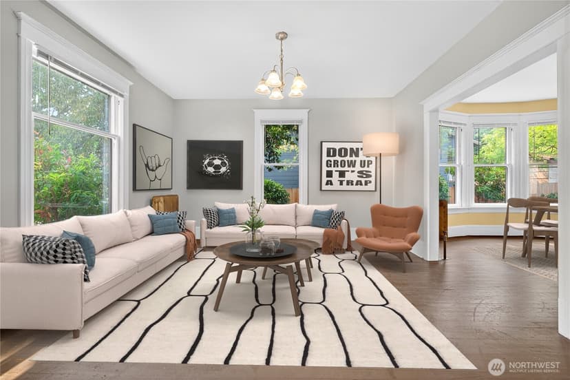 Property photo for 5253 Brooklyn Avenue NE, Seattle photo 4