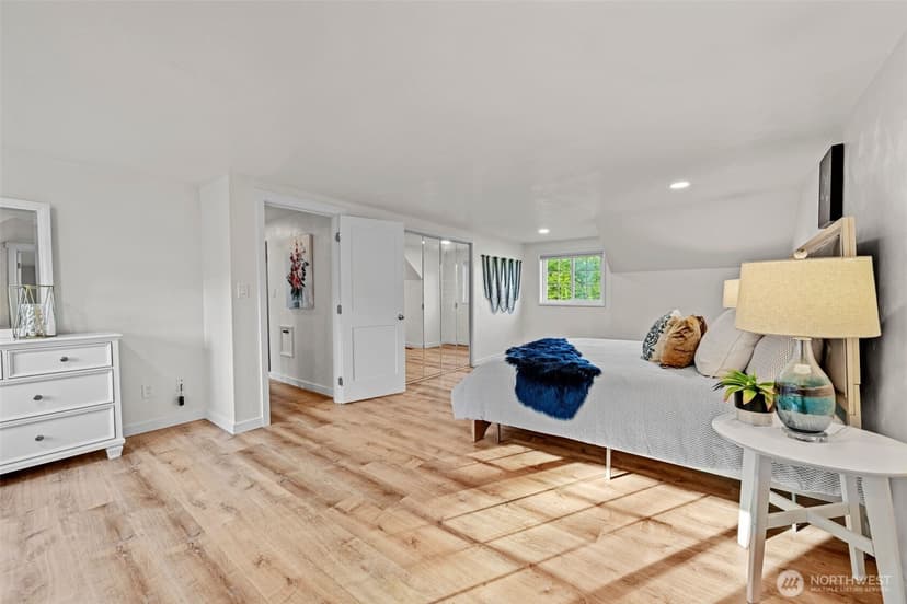 Property photo for 10828 Lake Steilacoom Drive SW, Lakewood photo 13