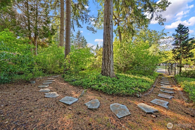 Property photo for 10828 Lake Steilacoom Drive SW, Lakewood photo 26