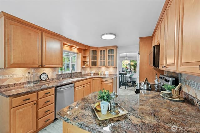 Property photo for 10828 Lake Steilacoom Drive SW, Lakewood photo 5