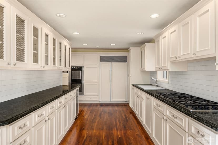 Property photo for 1960 Shenandoah Drive E, Seattle photo 18