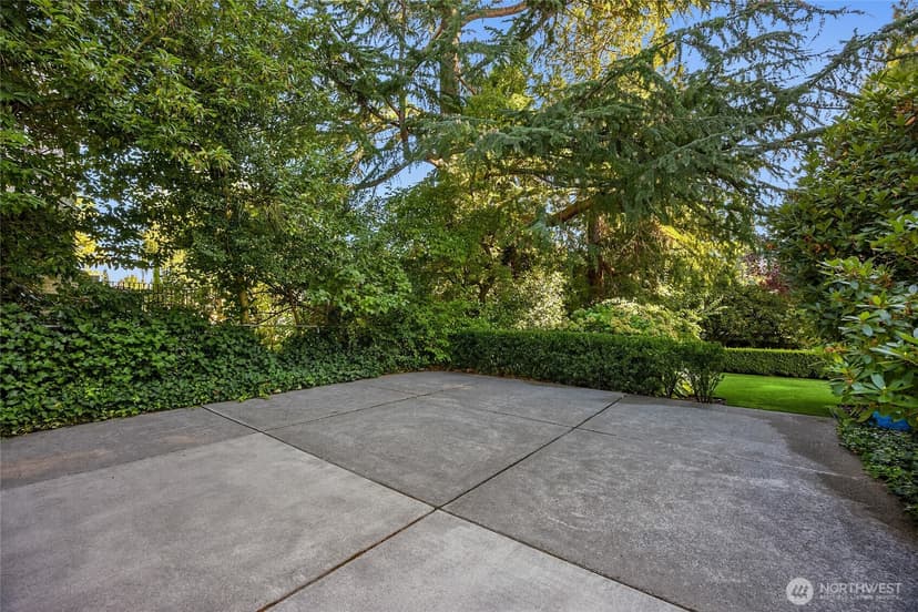 Property photo for 1960 Shenandoah Drive E, Seattle photo 9