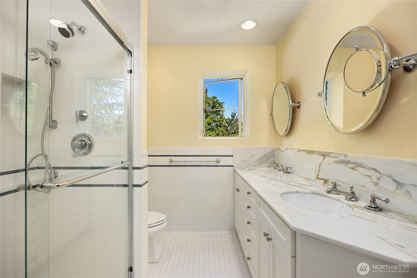 Property photo for 1960 Shenandoah Drive E, Seattle photo 32