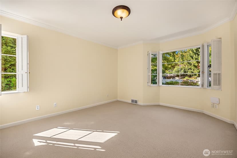 Property photo for 1960 Shenandoah Drive E, Seattle photo 22