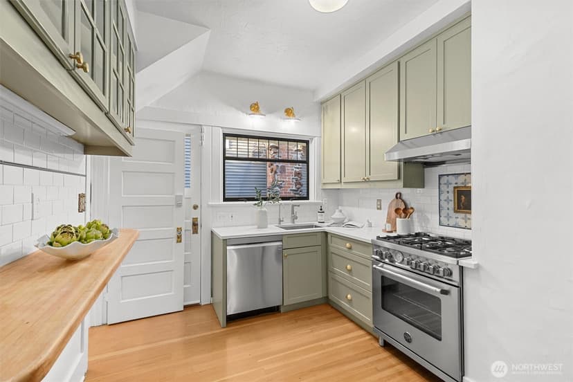 Property photo for 2553 5th Avenue N, Seattle photo 15