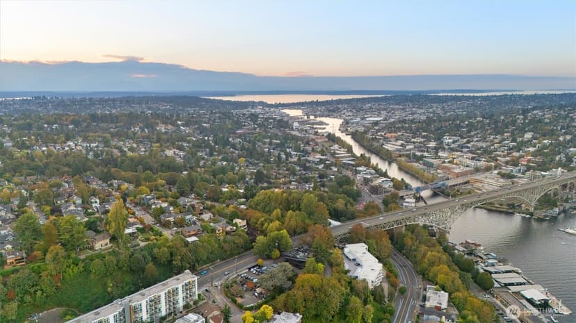 Property photo for 2553 5th Avenue N, Seattle photo 36