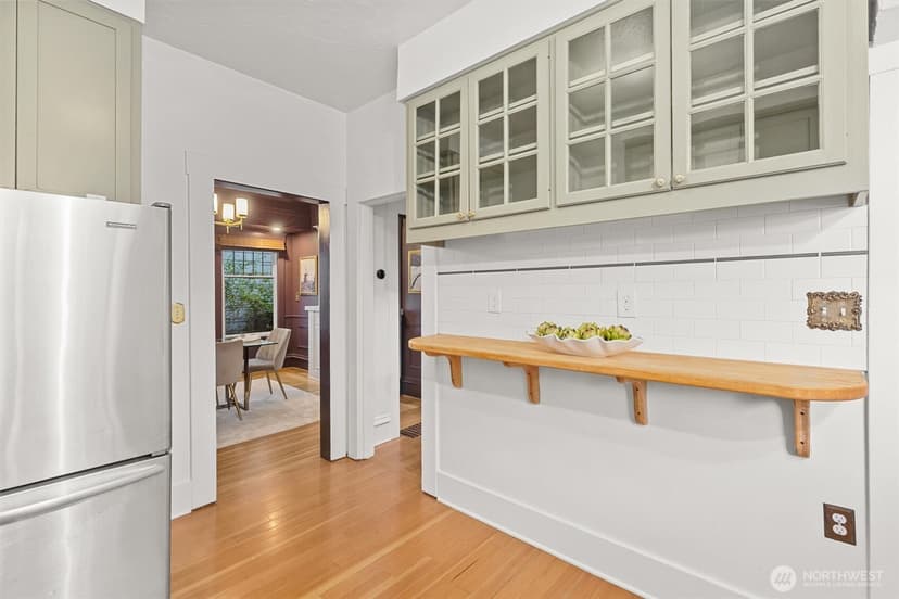 Property photo for 2553 5th Avenue N, Seattle photo 17