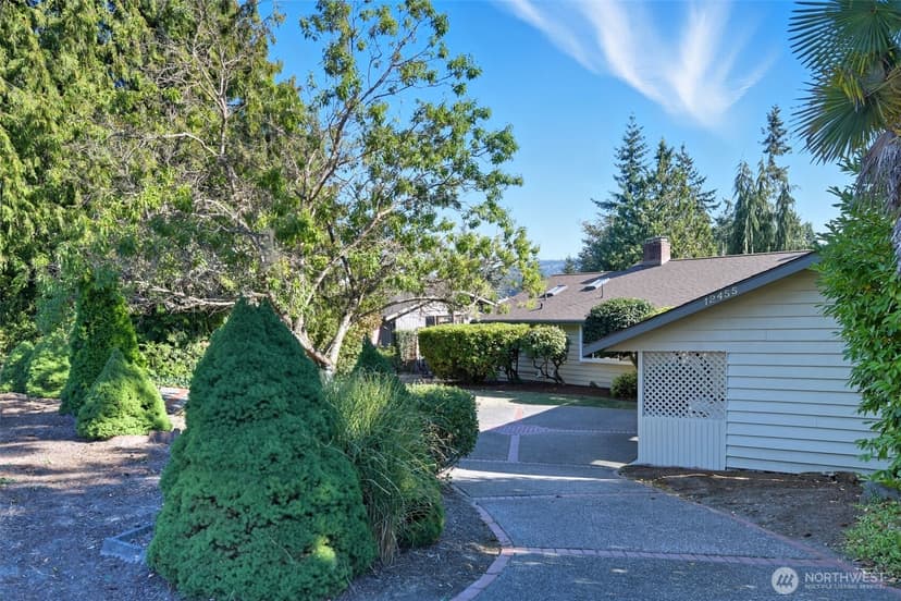 Property photo for 12455 SE 26th Place, Bellevue photo 33
