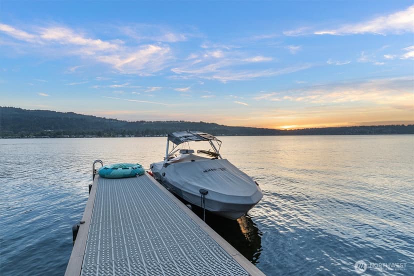 Property photo for 3829 E Lake Sammamish Shore Lane SE, Sammamish photo 2