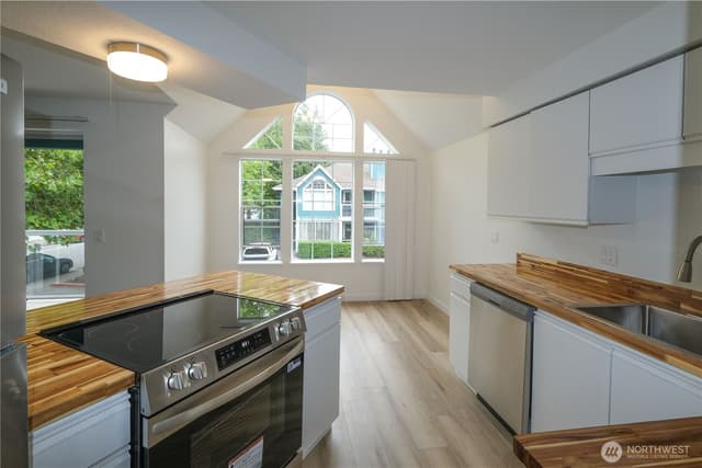 Property photo for 16419 Spruce Way #A2, Lynnwood photo 4