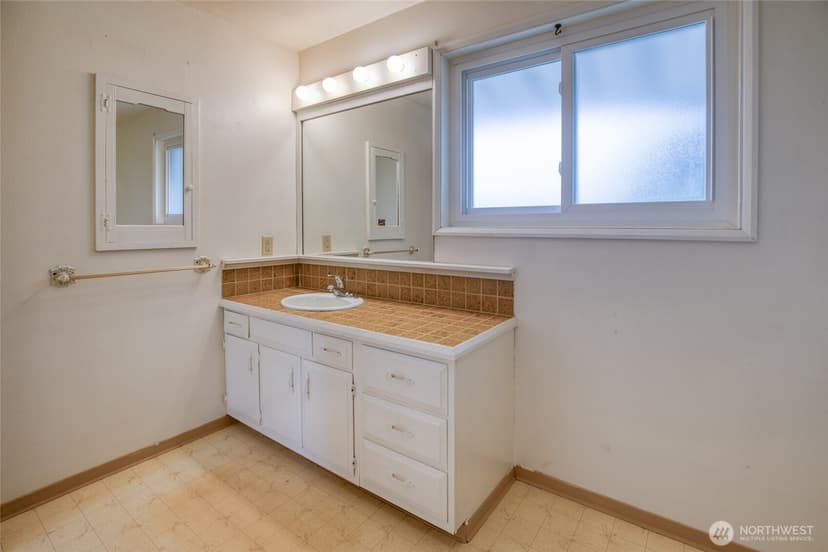 Property photo for 184 Bass Avenue NE, Ocean Shores photo 28