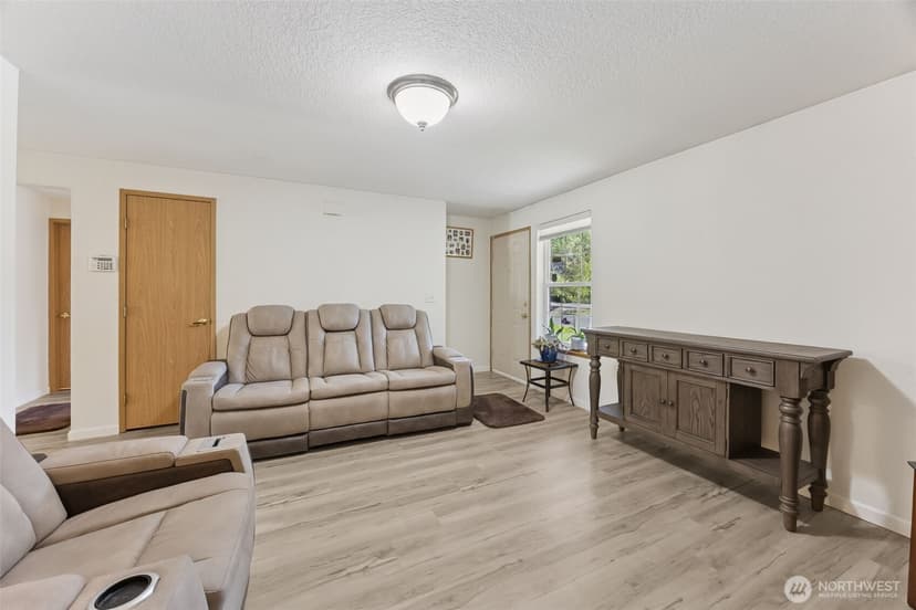 Property photo for 5611 99th Street Ct E, Puyallup photo 3