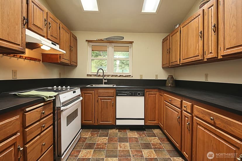 Property photo for 8122 Autumn Lane, Clinton photo 10