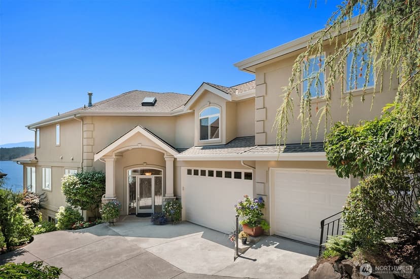 Property photo for 830 W Lake Sammamish Parkway NE, Bellevue photo 4