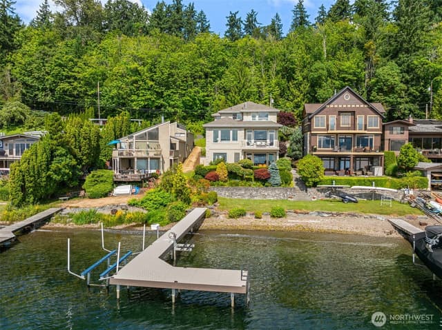 Property photo for 830 W Lake Sammamish Parkway NE, Bellevue photo 5