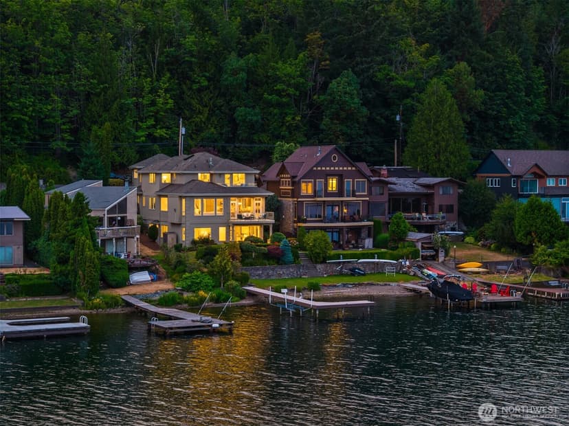 Property photo for 830 W Lake Sammamish Parkway NE, Bellevue photo 3