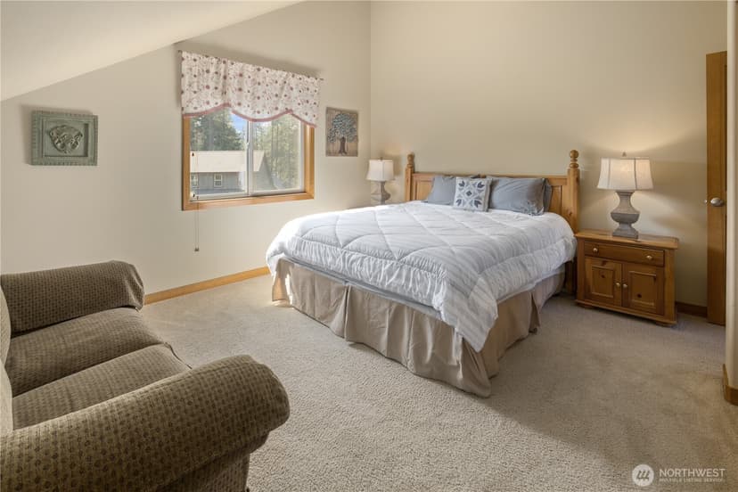 Property photo for 84 Wintergreen Lane, Ronald photo 32