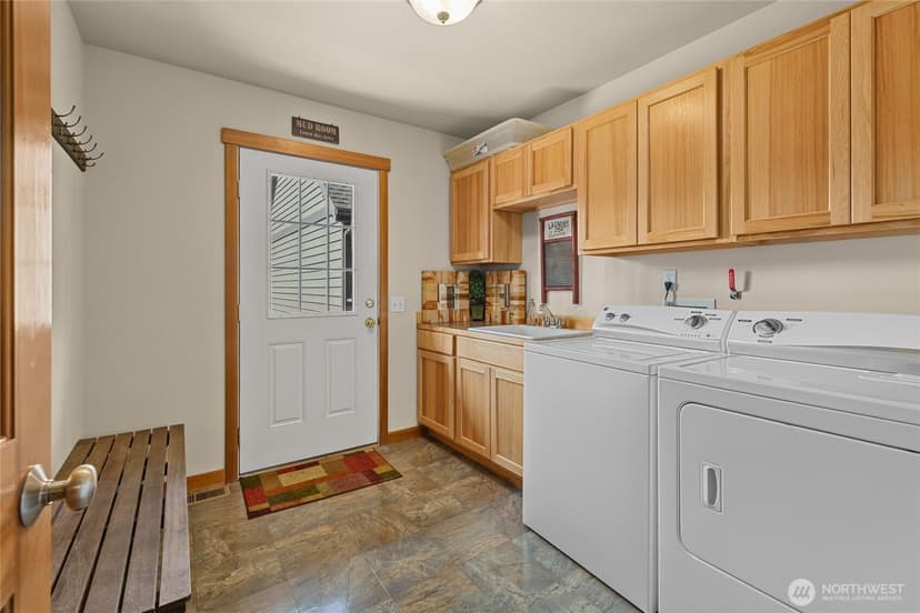 Property photo for 84 Wintergreen Lane, Ronald photo 35