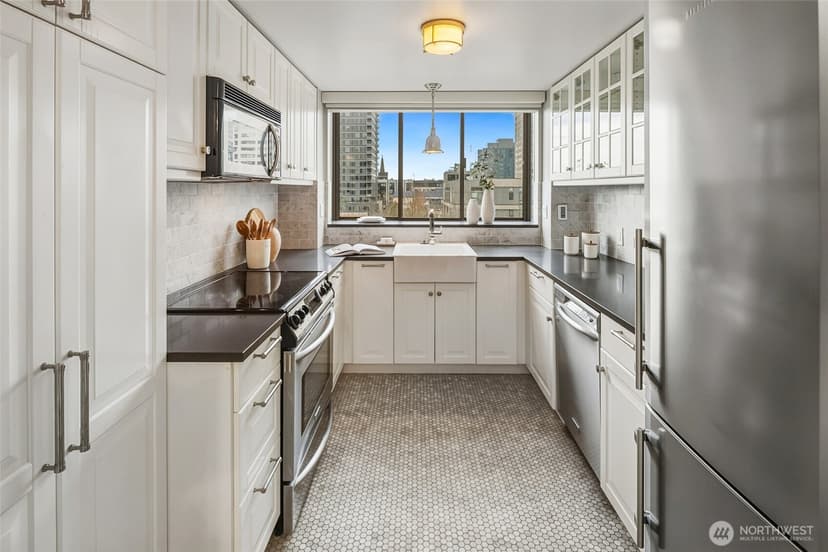 Property photo for 1120 Spring Street #802, Seattle photo 6