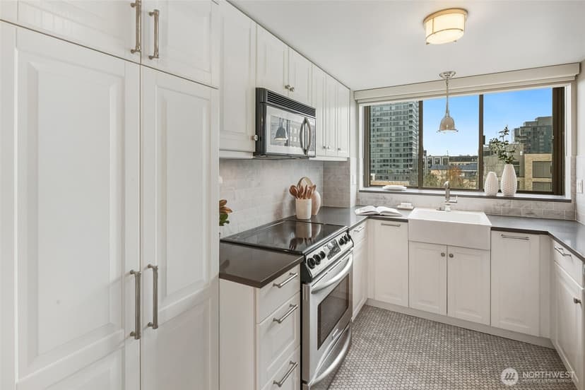 Property photo for 1120 Spring Street #802, Seattle photo 7