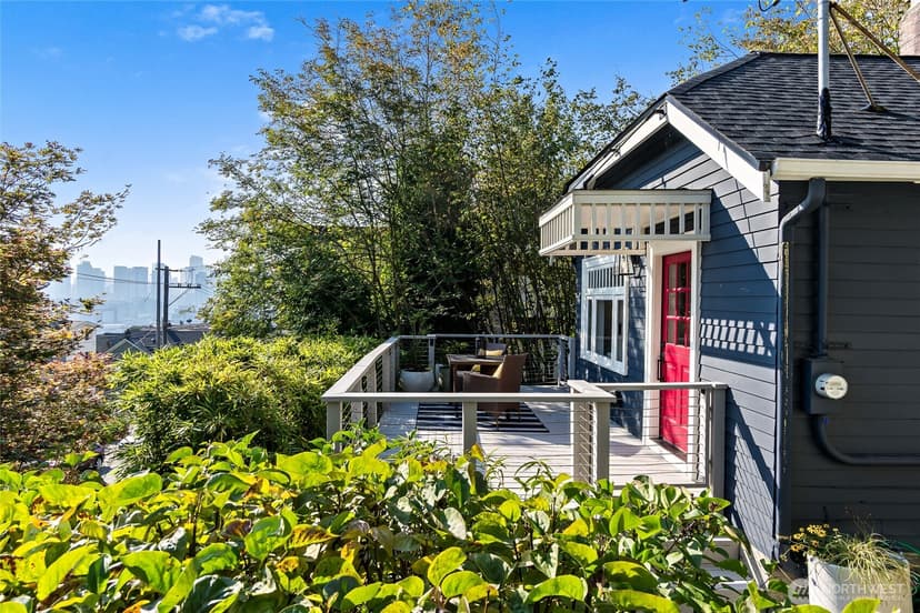 Property photo for 1611 Taylor Avenue N, Seattle photo 3