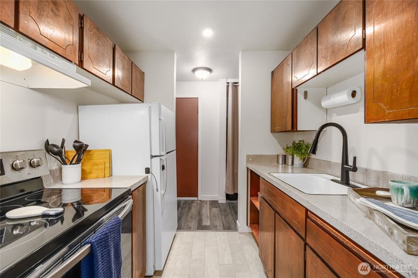 Property photo for 15156 65th Avenue S #1012, Tukwila photo 6