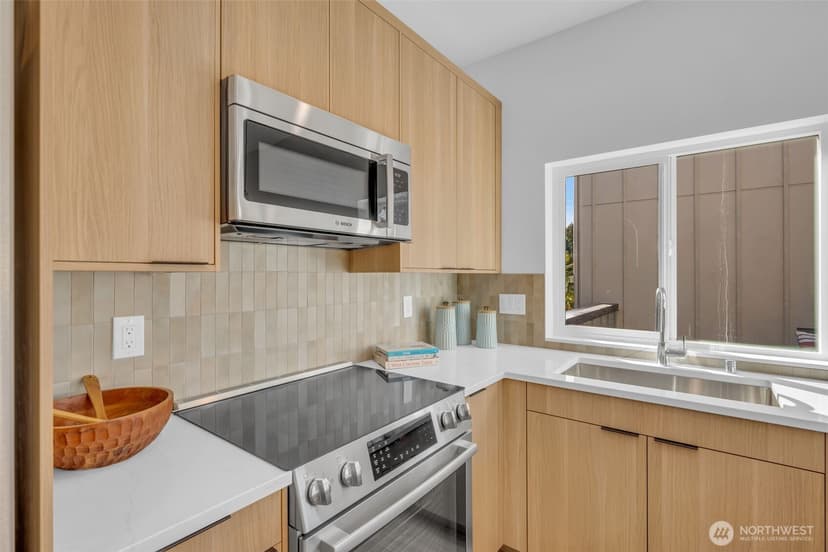 Property photo for 5640 49th Avenue SW, Seattle photo 11