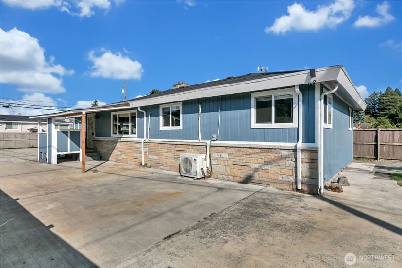 Property photo for 3501 S Webster St, Seattle photo 2